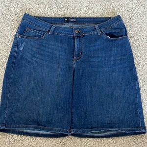 Lee mid rise fit jean shorts
